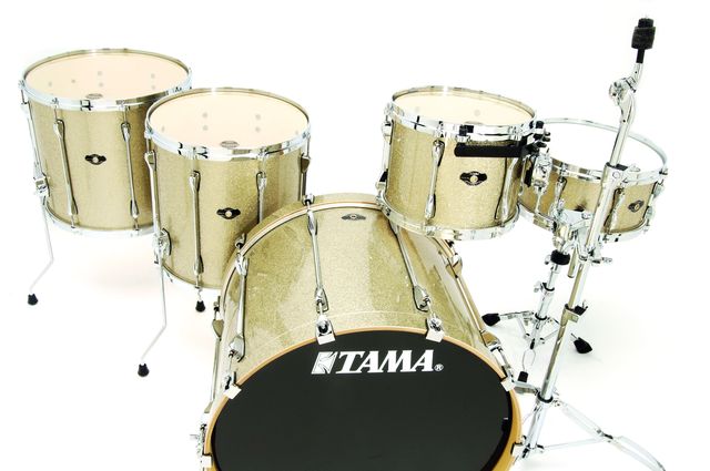 blank Comes with cracking big 16" and 18" floor toms.